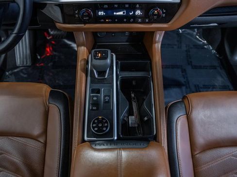 Used 2024 Nissan Pathfinder Platinum w/ Black Appearance Package image 28