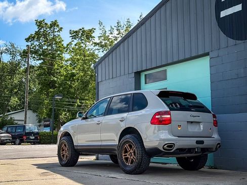 Used 2010 Porsche Cayenne AWD/4WD image 4