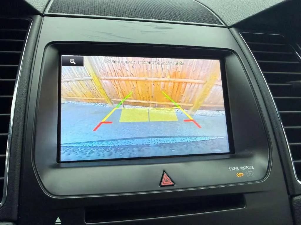 Used 2014 Ford Taurus SEL w/ Equipment Group 201A FWD image 12