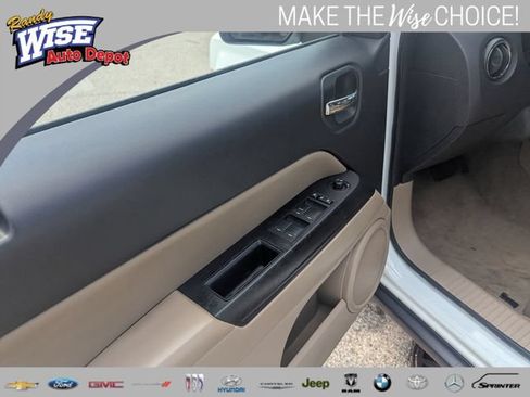 Used 2017 Jeep Patriot High Altitude AWD/4WD image 10