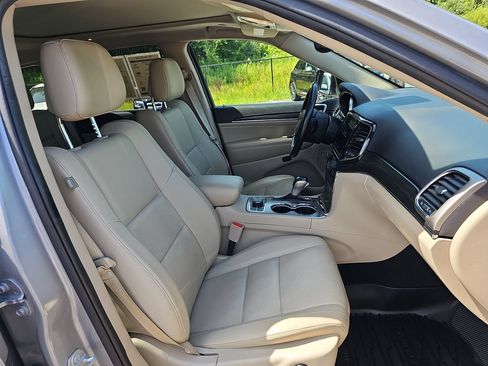 Used 2021 Jeep Grand Cherokee Limited w/ Luxury Group II AWD/4WD image 11