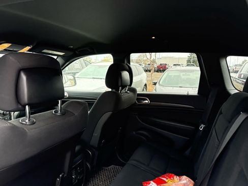 Used 2017 Jeep Grand Cherokee Laredo w/ Quick Order Package 23E AWD/4WD image 9