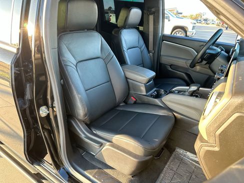 Used 2024 Chevrolet Colorado ZR2 w/ Technology Package image 26