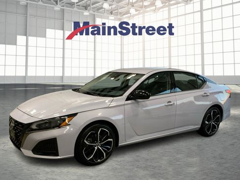 Used 2023 Nissan Altima 2.5 SR image 1