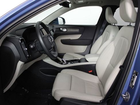 Certified 2023 Volvo XC40 B5 Ultimate image 31