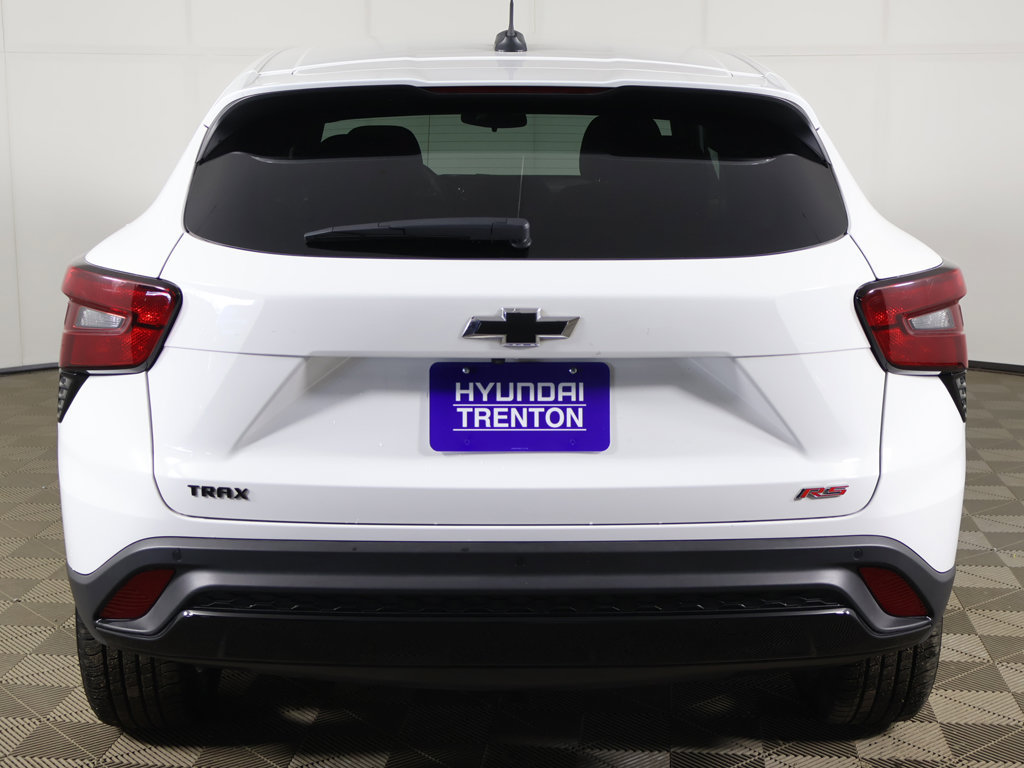 Used 2025 Chevrolet Trax RS w/ Driver Confidence Package FWD image 12