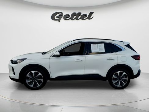 Used 2023 Ford Escape Platinum image 2