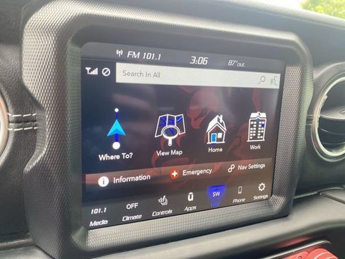 Used 2021 Jeep Wrangler Unlimited Sahara w/ Cold Weather Group AWD/4WD image 18