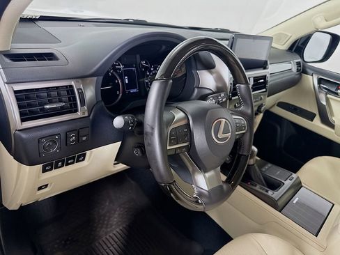 Used 2023 Lexus GX 460 Premium w/ Accessory Package AWD/4WD image 9