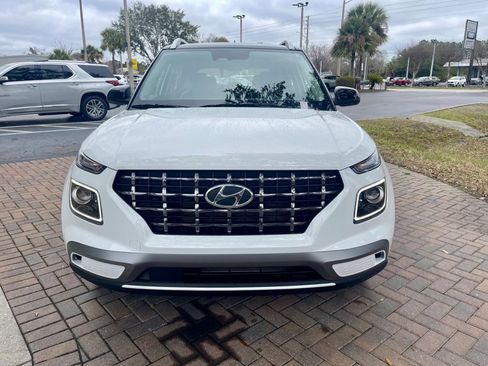 Used 2025 Hyundai Venue Limited image 9