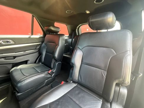 Used 2018 Ford Explorer XLT w/ Equipment Group 202A FWD image 12