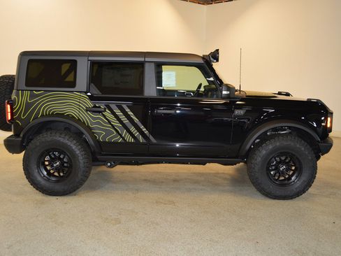 New 2025 Ford Bronco Badlands image 2