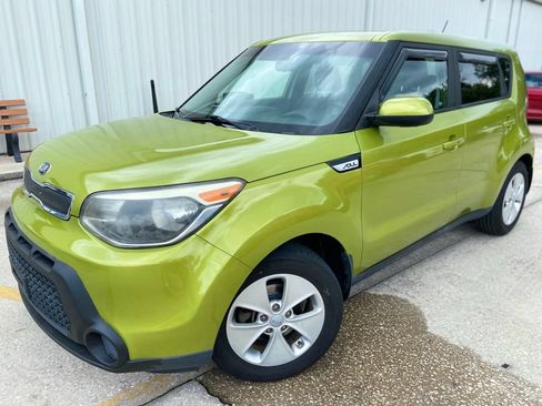 Used 2015 Kia Soul FWD image 1