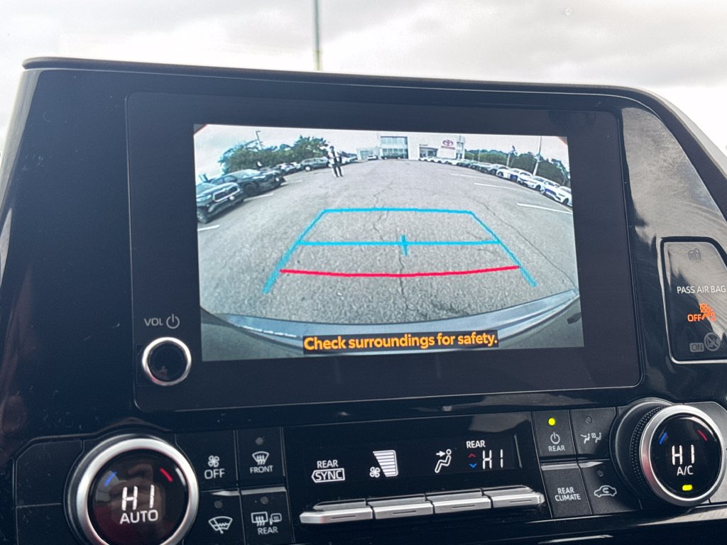 Used 2025 Toyota Highlander LE AWD/4WD image 24