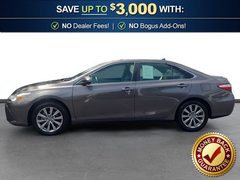 Used 2017 Toyota Camry XLE w/ Moonroof Package FWD image 2