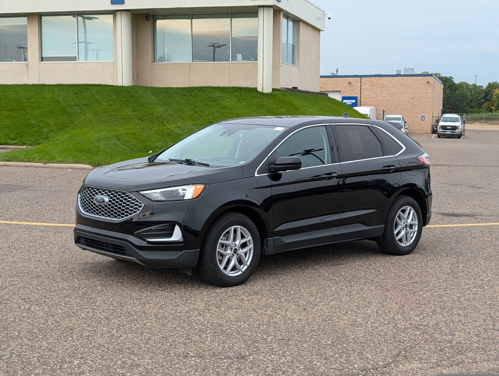 Used 2024 Ford Edge SEL AWD/4WD image 1