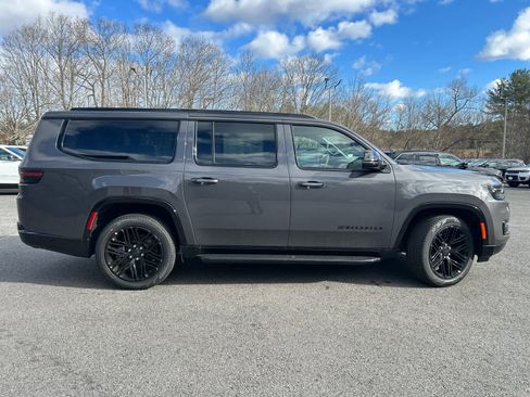 New 2025 Jeep Wagoneer L Series II w/ Premium Group I image 5