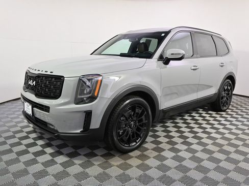 Used 2022 Kia Telluride SX w/ SX Prestige Package image 2