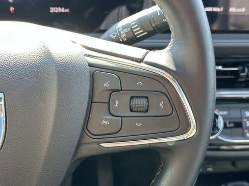 Used 2025 Buick Envista Sport Touring w/ Experience Buick Package FWD image 28