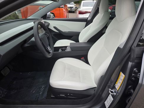 Used 2024 Tesla Model 3 Standard Range RWD image 17