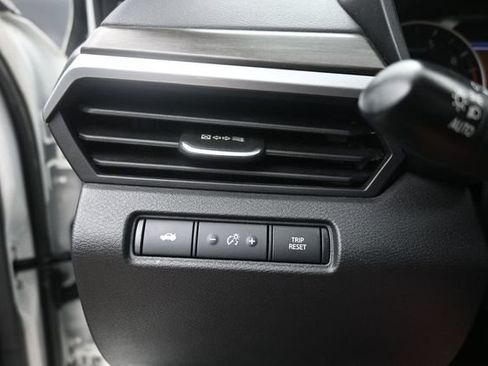 Used 2025 Nissan Altima 2.5 SV FWD image 15