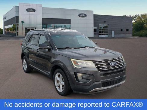 Used 2016 Ford Explorer XLT w/ Equipment Group 202A image 2