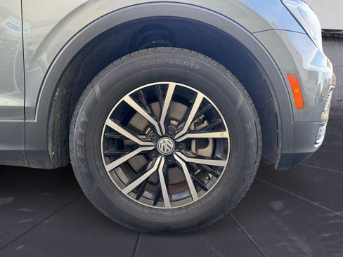Used 2021 Volkswagen Tiguan SE image 14
