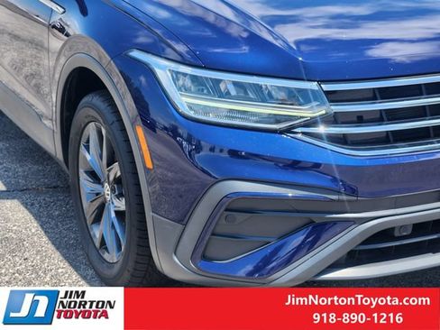 Used 2023 Volkswagen Tiguan SE w/ Panoramic Sunroof Package FWD image 10