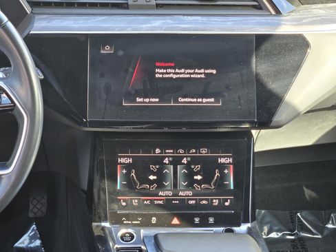 Used 2022 Audi e-tron Premium Plus w/ Premium Plus Package image 12