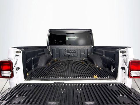 Used 2023 Jeep Gladiator Sport image 23