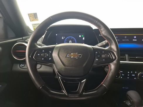 Used 2025 Chevrolet Trax RS w/ Sunroof Package FWD image 22