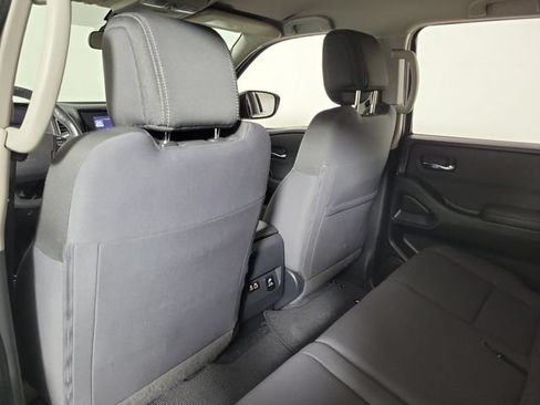 Used 2024 Nissan Frontier SV RWD image 11