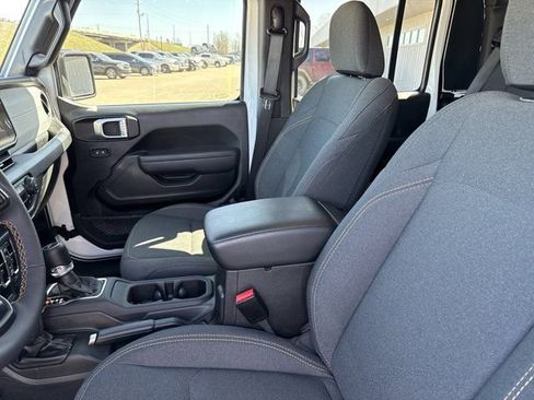 Used 2024 Jeep Gladiator Sport image 5