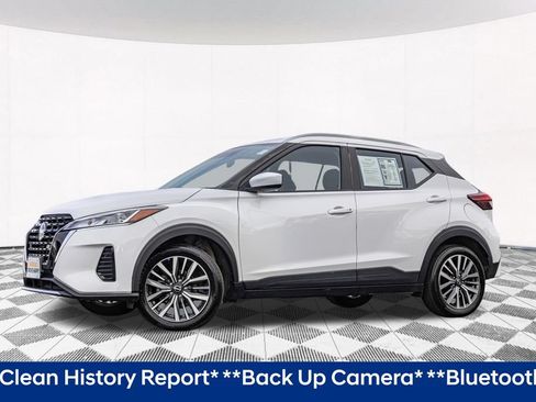 Used 2022 Nissan Kicks SV FWD image 2