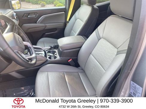 Used 2023 Chevrolet Colorado ZR2 w/ ZR2 Convenience Package III AWD/4WD image 11