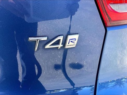 Used 2020 Volvo XC40 T4 R-Design w/ Protection Package Premier FWD image 8