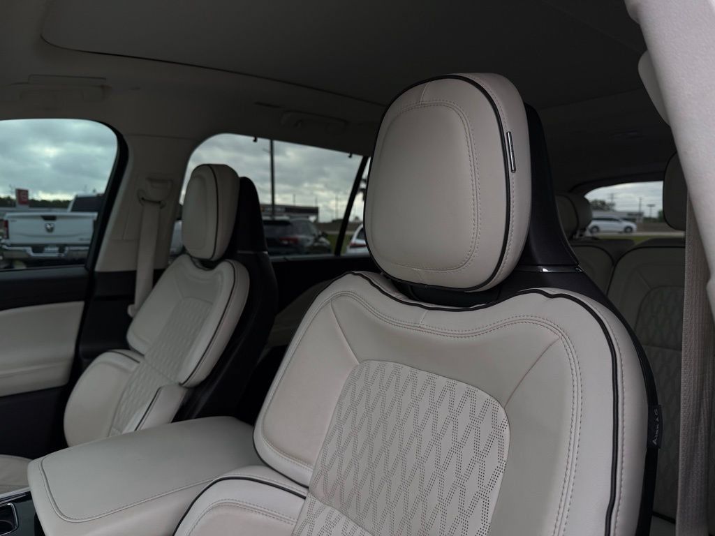 Used 2023 Lincoln Aviator Black Label w/ Dynamic Handling Package AWD/4WD image 12