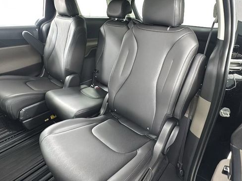 New 2026 Kia Carnival LXS image 12