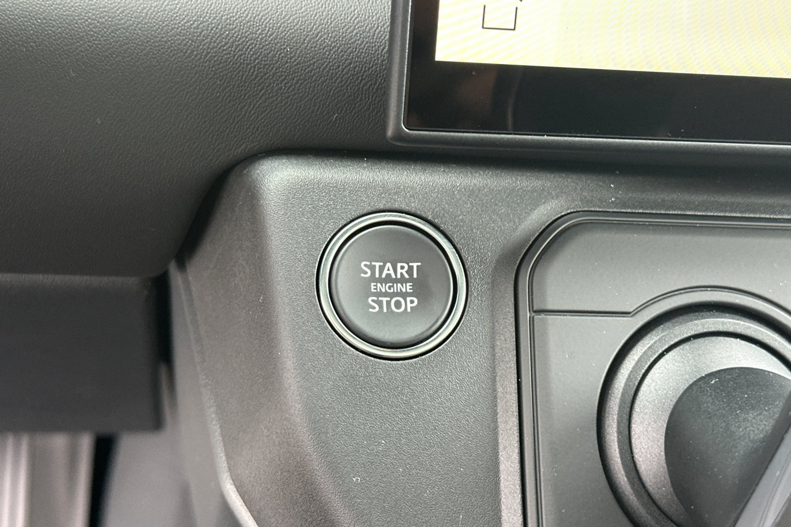 New 2026 Land Rover Defender 110 X-Dynamic SE AWD/4WD image 23
