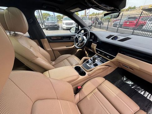 Used 2019 Porsche Cayenne image 41