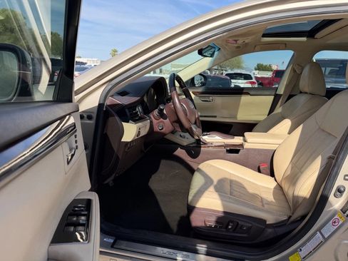 Used 2016 Lexus ES 350 w/ Luxury Package w/Wood Trim image 15