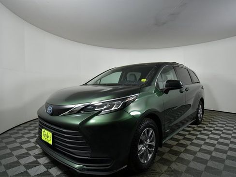 Used 2021 Toyota Sienna LE image 6