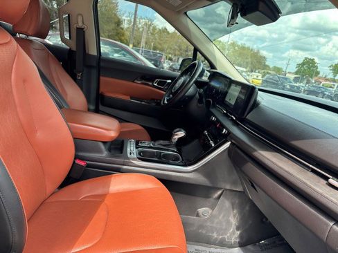 Used 2023 Kia Carnival SX image 16