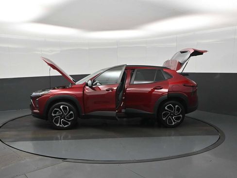 Used 2025 Chevrolet Trax RS w/ Driver Confidence Package image 29