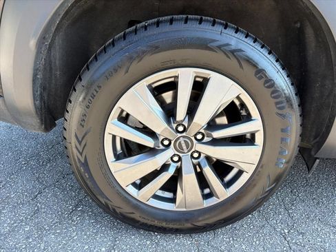 Used 2025 Nissan Pathfinder SV AWD/4WD image 26