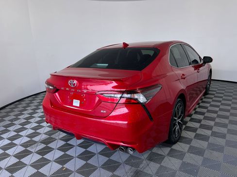 Used 2023 Toyota Camry SE image 3