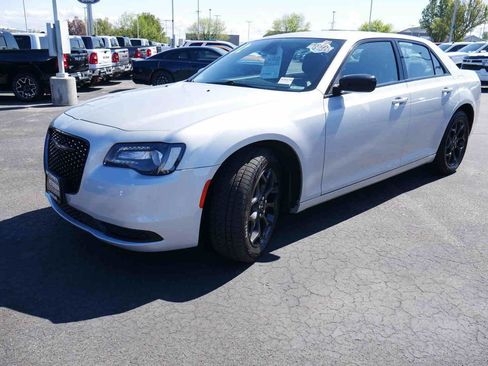 Certified 2022 Chrysler 300 Touring w/ Sport Appearance Package AWD/4WD image 4
