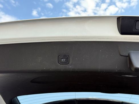 Used 2018 Chevrolet Traverse High Country AWD/4WD image 51