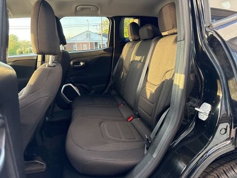 Used 2018 Jeep Renegade Latitude w/ Cold Weather Group AWD/4WD image 11