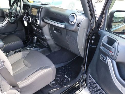 Used 2018 Jeep Wrangler Unlimited Sahara AWD/4WD image 42